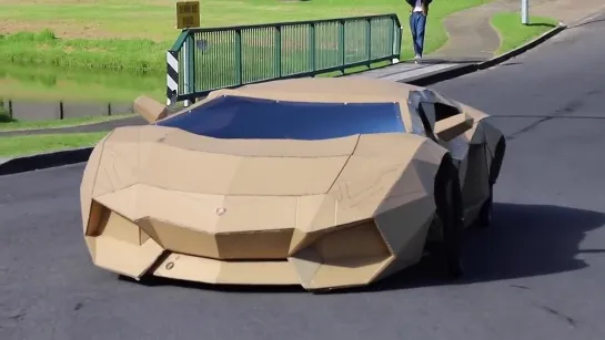 Aventador из картона