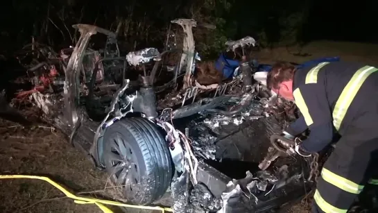 Tesla crash Houston 2 dead in fiery crash, officials believe