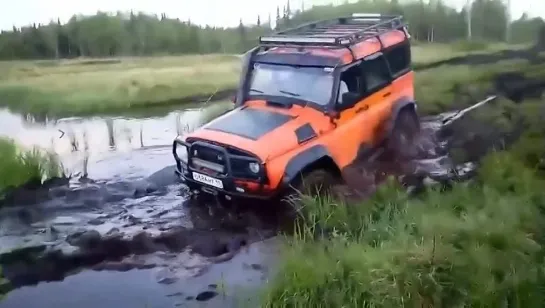 Вроде уаз-то не простой, а всё равно вляпался...