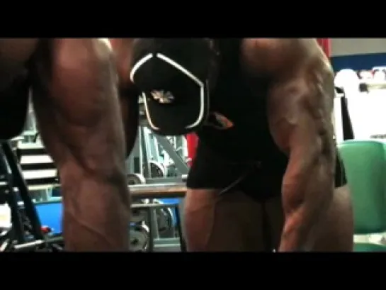 Toney Freeman Trains Legs