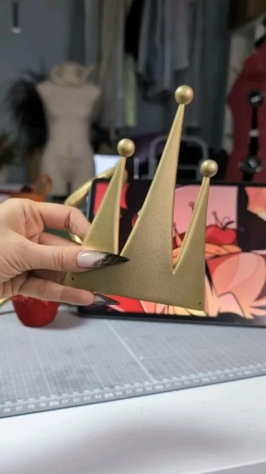 Part 3 of how I made Lucifer's hat! Now the crown  To avoid further questions, here is the list of materi...Apoxie Sculpt- Motip