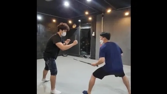 1초안에 적을 죽이는 아르니스식 Knife Fighting .