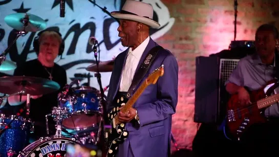 Buddy Guy - "Damn Right, i've got The Blues" - Legends Chicago nunupics (Feb 3, 2024)