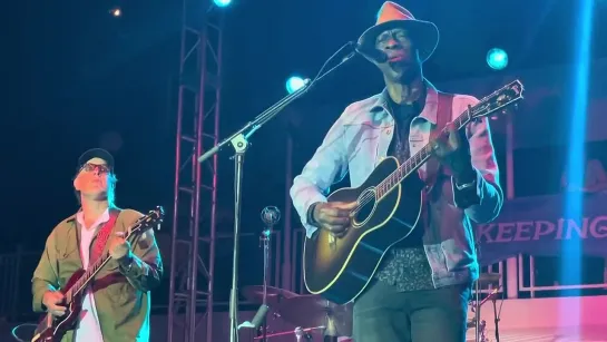 Keb Mo and Joe Bonamassa with Good To Be (Home Again) on KTBAS Med II (2022)