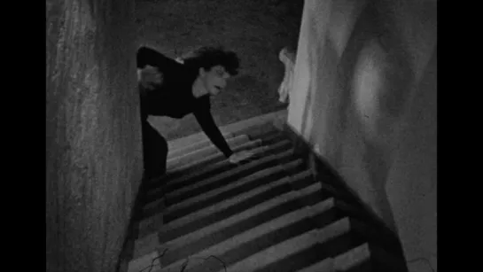 Послеполуденные сети / Meshes of the Afternoon реж. Maya Deren, Alexander Hammid (как Alexander Hamid)