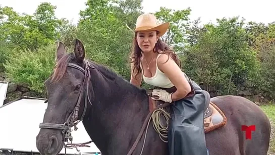 Natasha Klauss y su pasión por los caballos en Pasión de Gavilanes | Telemundo Novelas 19.02.2022