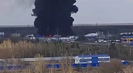 Горит завод пластмасс и синтетических смол 🔥🌫