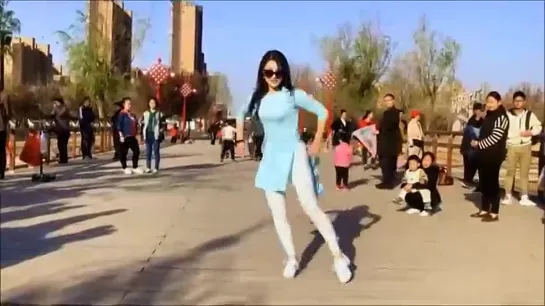 ЦинЦин танцует под киргизский Буй Буй Буй!