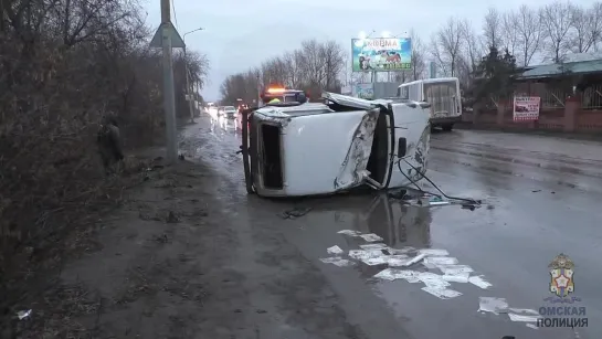 ДТП с пассажироперевозящим микроавтобусом на ул. 13-й Комсомольской