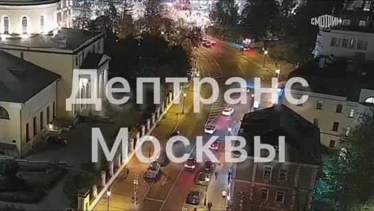 Новости. Момент наезда иномарки на пешеходов в Москве сняла камера