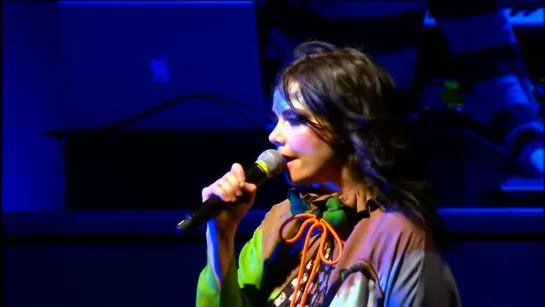 Bjork - Innocence - live at Glastonbury Festival (2007)