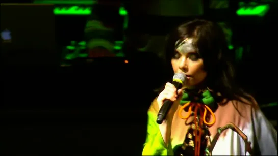 Bjork - Joga - live at Glastonbury Festival (2007)