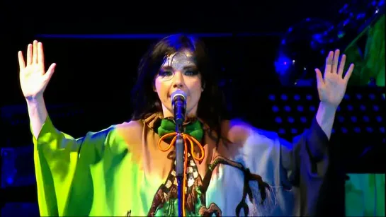 Bjork - Hunter - live at Glastonbury Festival (2007)