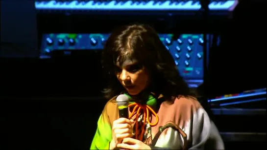 Bjork - Pleasure Is All Mine - live at Glastonbury Festival (2007)