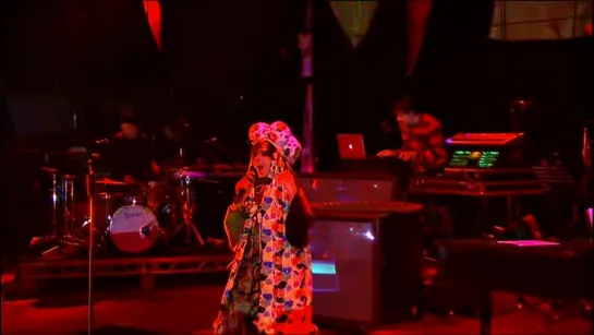 Bjork - Earth Intruders - live at Glastonbury Festival 2007