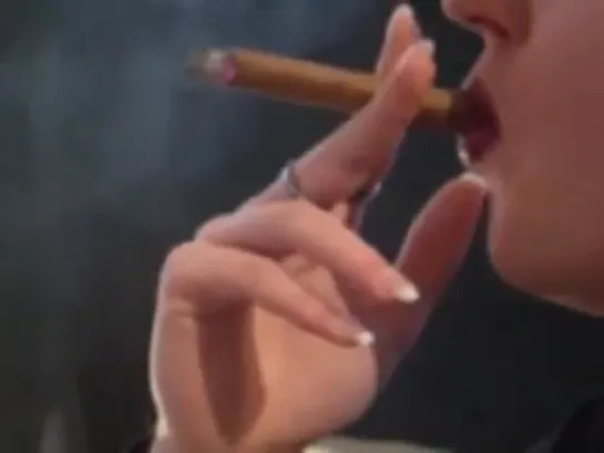 Nicole smoking cigar, full Solo