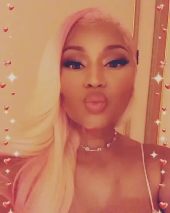 Kisses | Onika | Instagram (25.11.20)