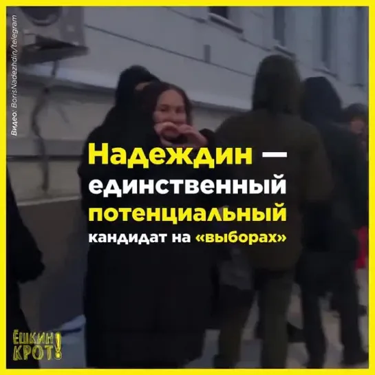 Люди стоят в очередях, чтобы поставить подпись против в*йны