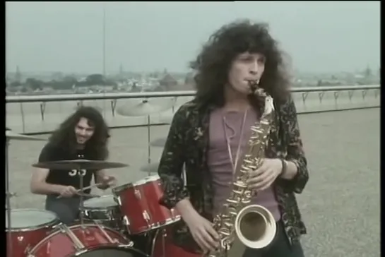 Golden Earring - She Flies On Strange Wings  1971