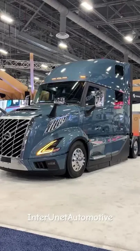 2025 Volvo VNL 860 Interior.mp4