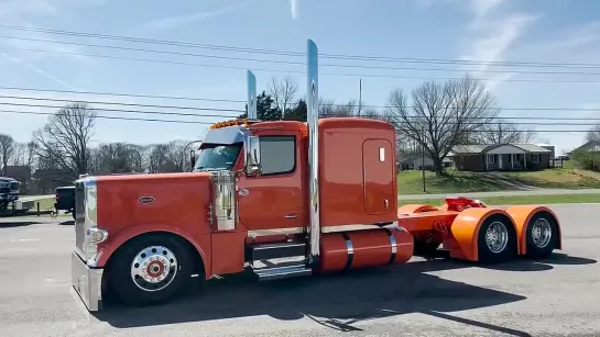 This Custom Peterbilt 589 is Insane!!.mp4