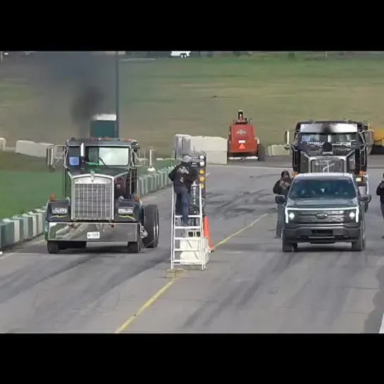 Kenworth vs Electric Ford Lighting Uphill Drag Race.mp4