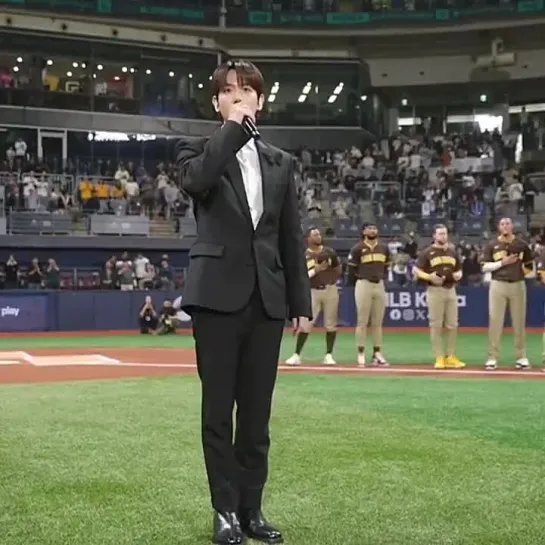 21.03.2024  Baekhyuns renditions of the national anthems were breathtaking SeoulSeries - - Baekhyun EXO 엑소