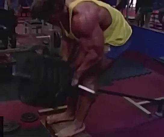 Pumping Iron_ New never-before-seen archived footage (8)