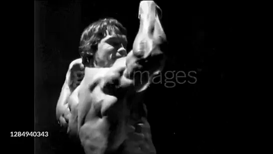 01 January, 1975 (Arnold Schwarzenegger posing )