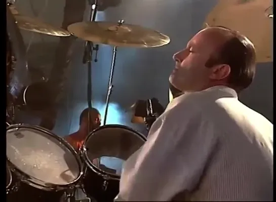 Phil Collins - Hand in Hand (live 1990) - drum cam