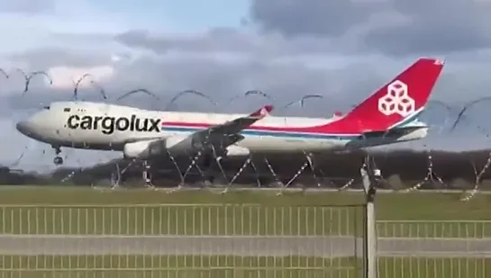 Самолет Cargolux 747 поврежден во время посадки в аэропорту Люксембурга