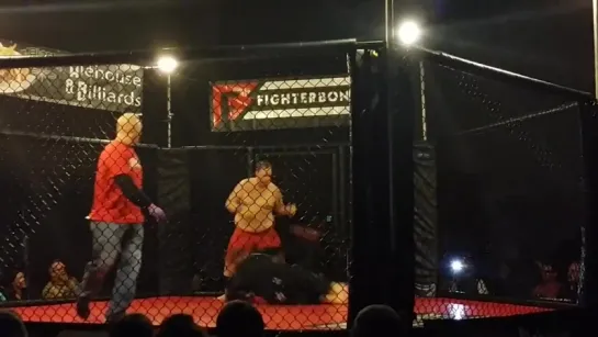 Amateur MMA fight FAIL