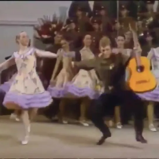 Soviet soldiers dancing - Girlfriend - avril lavigne