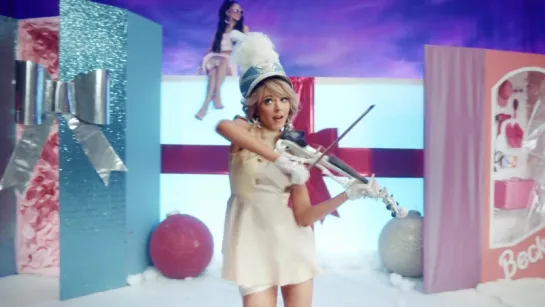 Lindsey Stirling feat. Becky G - Christmas C'mon