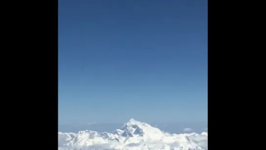 🙏Пролетая над Эверестом.✈️
Перелёт Паро ( аэропорт в Бутане) - Катманду ( Непал).
🙏Лучше гор могут быть только горы, на которых