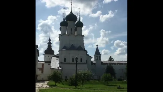 Колокольный звон в Кремле. Ездили в город Ростов Великий Ярославской области. Очень понравился. В нем есть и величие и скромност