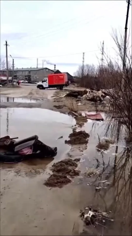 В Ноябрьске талая вода затопила микрорайон. Злой Ямал