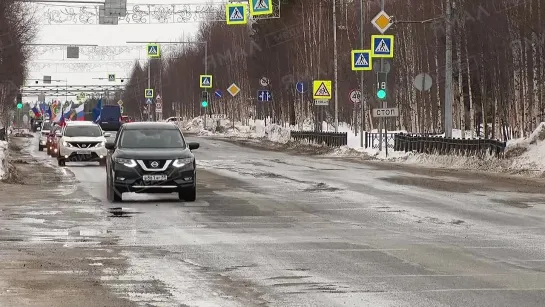 В Муравленко прошел автопробег, посвященный восьмой годовщине возвращения Крыма. Злой Ямал.