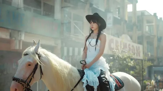 Y2Mate.is - LE SSERAFIM (르세라핌) UNFORGIVEN (feat. Nile Rodgers) OFFICIAL MV-UBURTj20HXI-1080p-1658412604768