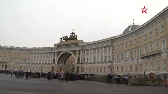 Выставка военной техники на Дворцовой площади Петербурга