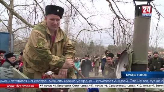 Две тысячи казаков вместе отведали традиционную кашу кулеш