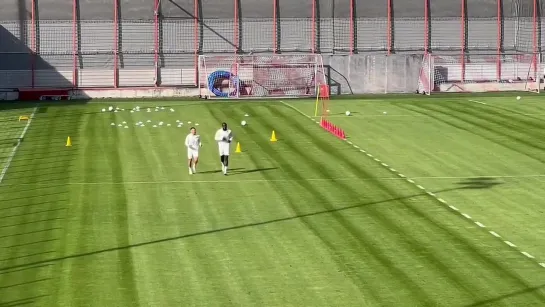 Raphaël #Guerreiro und Dayot #Upamecano im Individualtraining