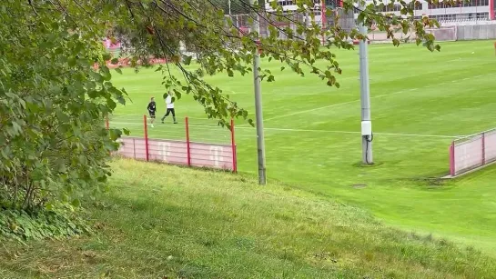 Joshua Kimmich trained with the team for 45 minutes then completed a running session alongside Dr. Holger Broich