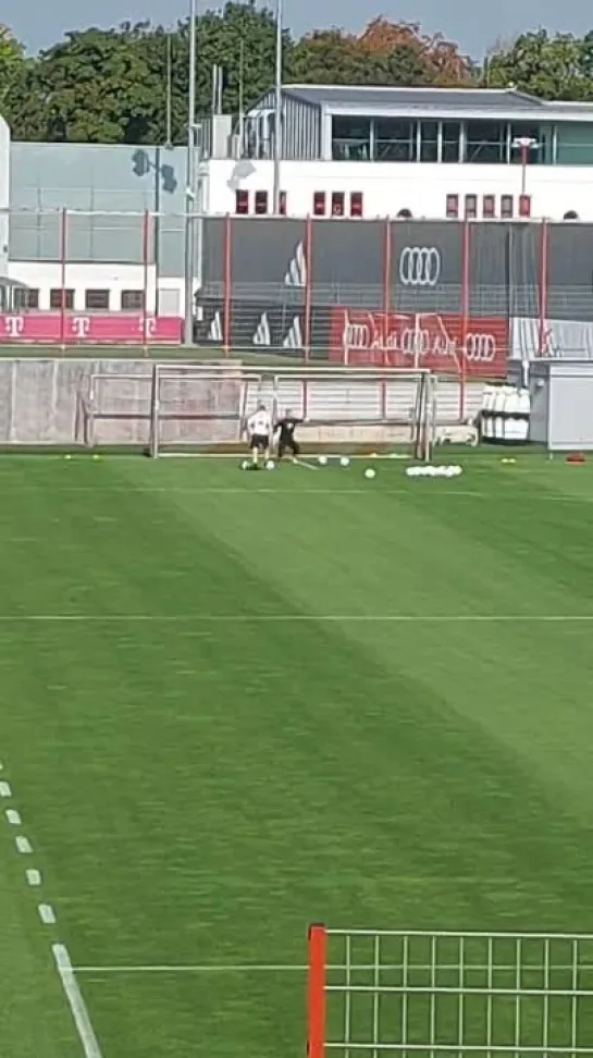 Manuel Neuer working individually today