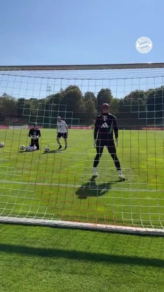 Manuel Neuer completing goalkeeper-specific exercises at Säbener Straße.