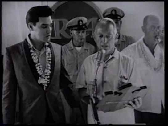 Elvis Presley Arriving in Hawaii : March 25, 1961