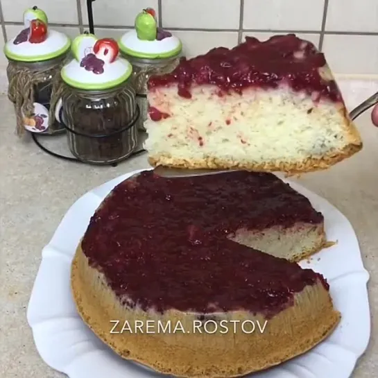 Шарлотка с малиной