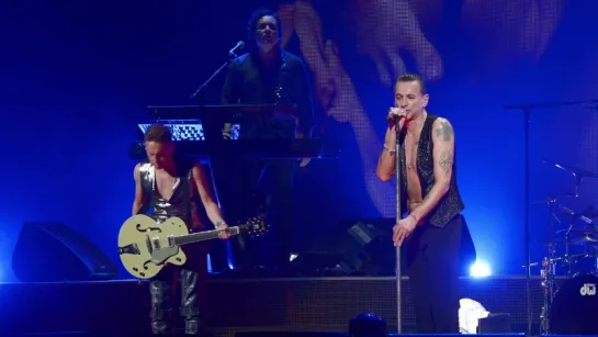 Depeche Mode - Enjoy The Silence (Live in Berlin)