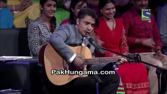 Ali Zafar sings a medley of Amitabh Bachchans hit songs - KBC 2014