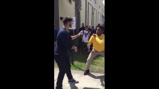 Extremely graphic high school fight... ahahahaha